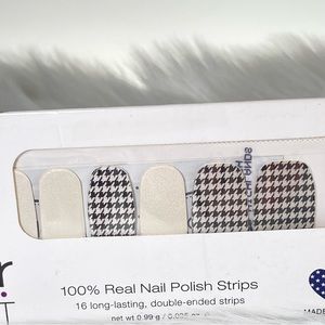 Highlands Houndstooth Color Street Nail Strip Set